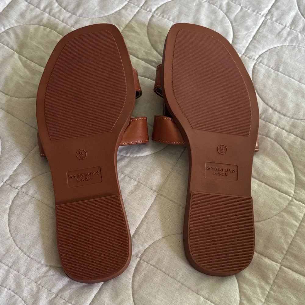 Elegant Tan Leather Sandals - Picture 5 of 7